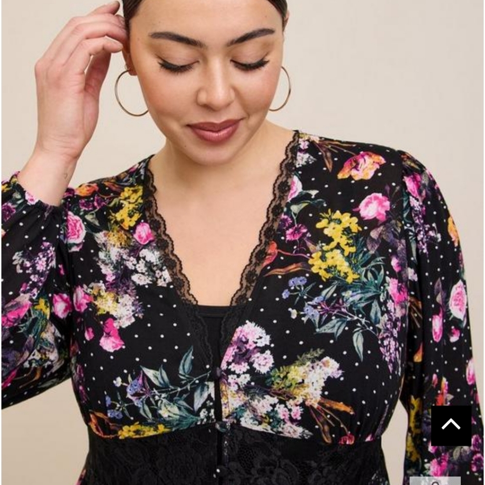 EUC Torrid Crepe Lace Kimono